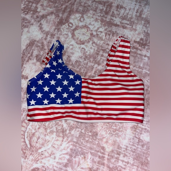 Red and Blue Floral Embroidered Crop Top - Picture 4 of 16